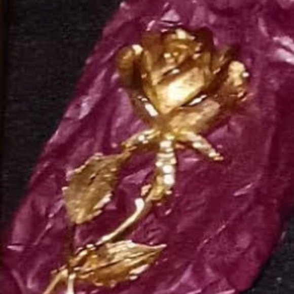 Vintage Elegant Flower Gold-tone Brooch Pin Rose Long Stemmed #1 - Picture 2 of 3